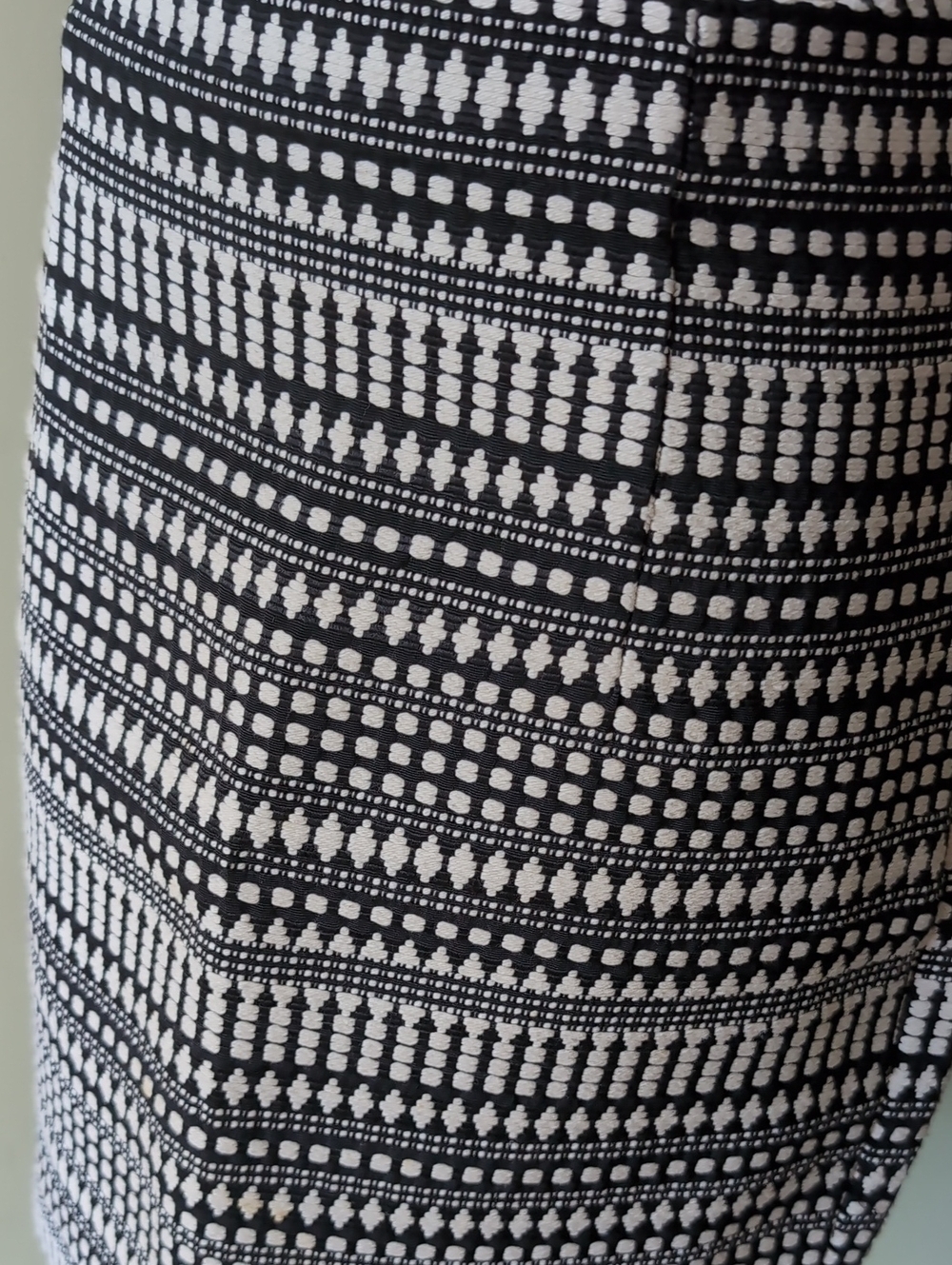 Chelsea & Theodore Geometric Jacquard Mini Skirt Size 2 Black Off-White Side Zip - Picture 3 of 12